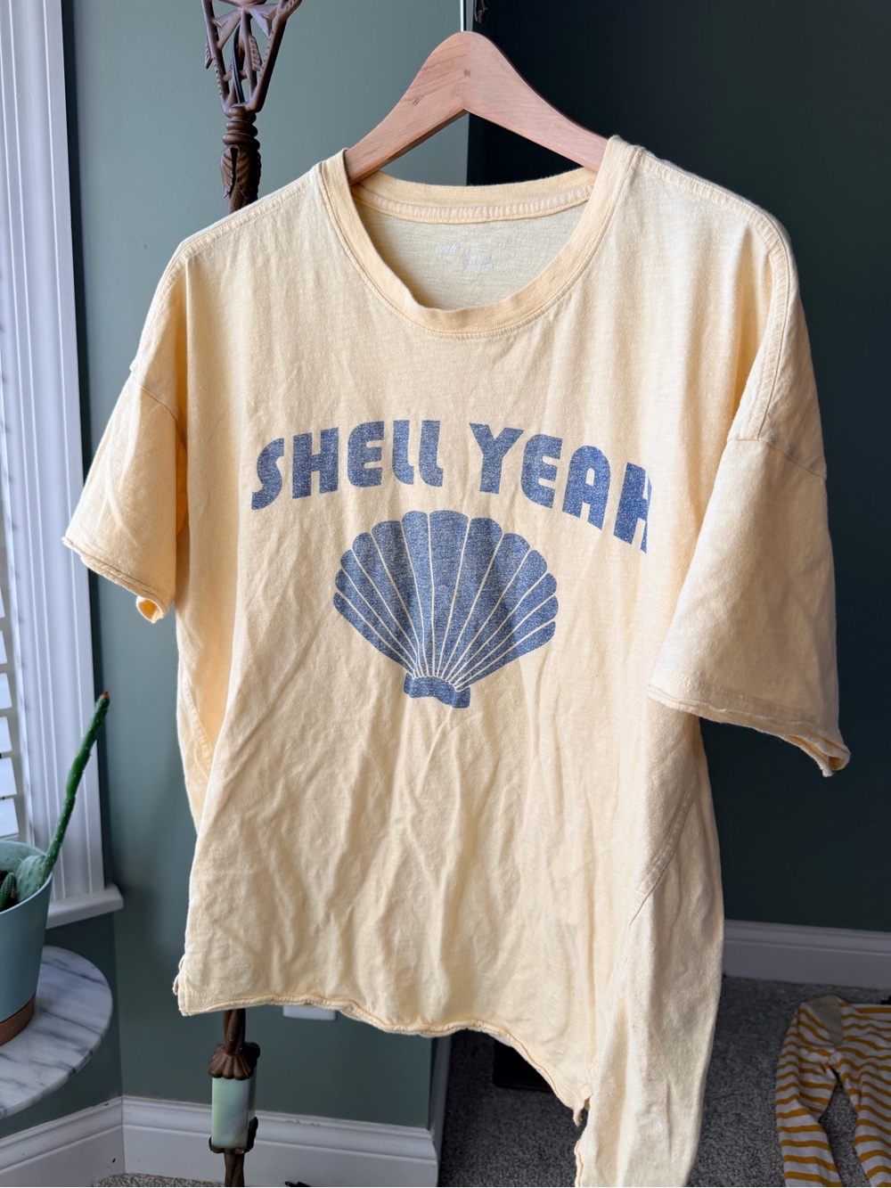 GT-0116 Aerie Shell Yeah Oversized Graphic Tee M Yellow Seashell Beach